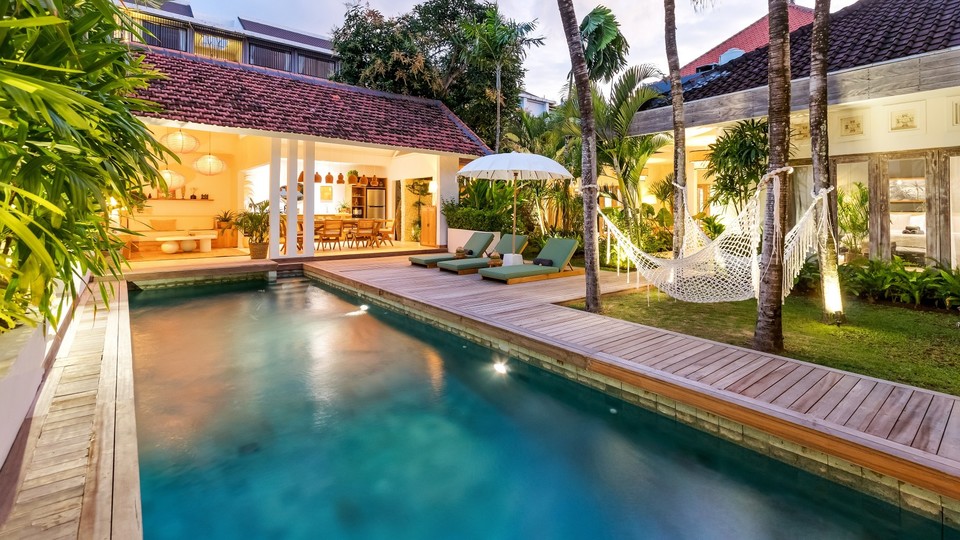 Cozy 4BR Villa with Amazing Pool Area, Bali Villa 2210