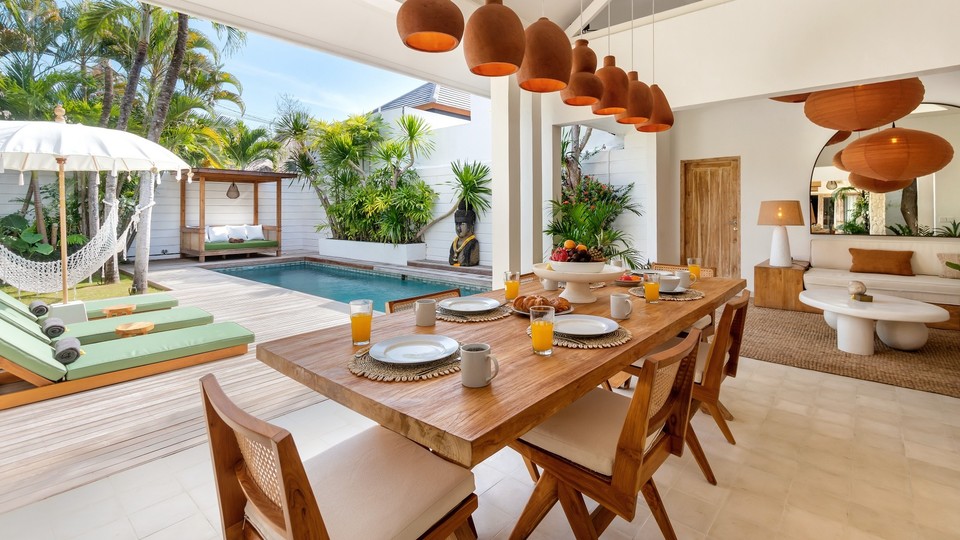 Cozy 4BR Villa with Amazing Pool Area, Bali Villa 2210