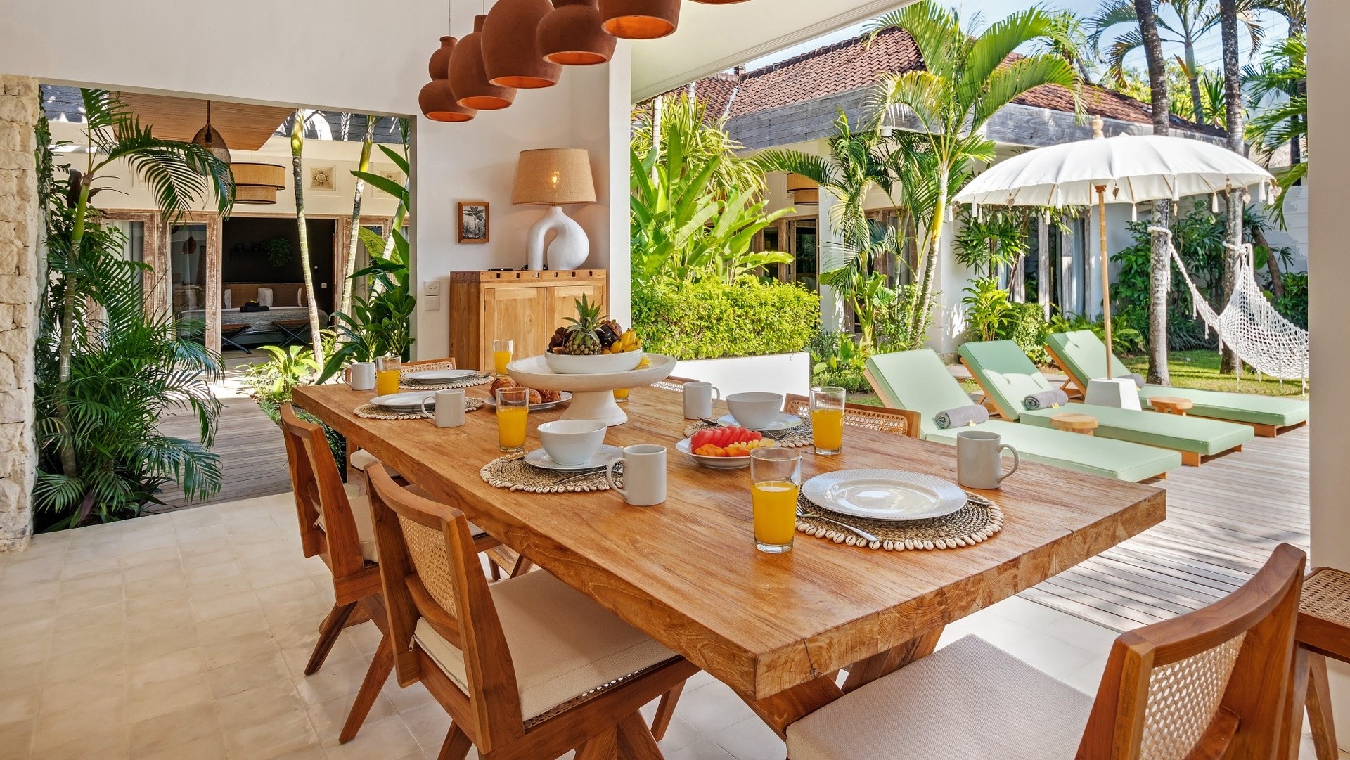 Cozy 4BR Villa with Amazing Pool Area, Bali Villa 2210
