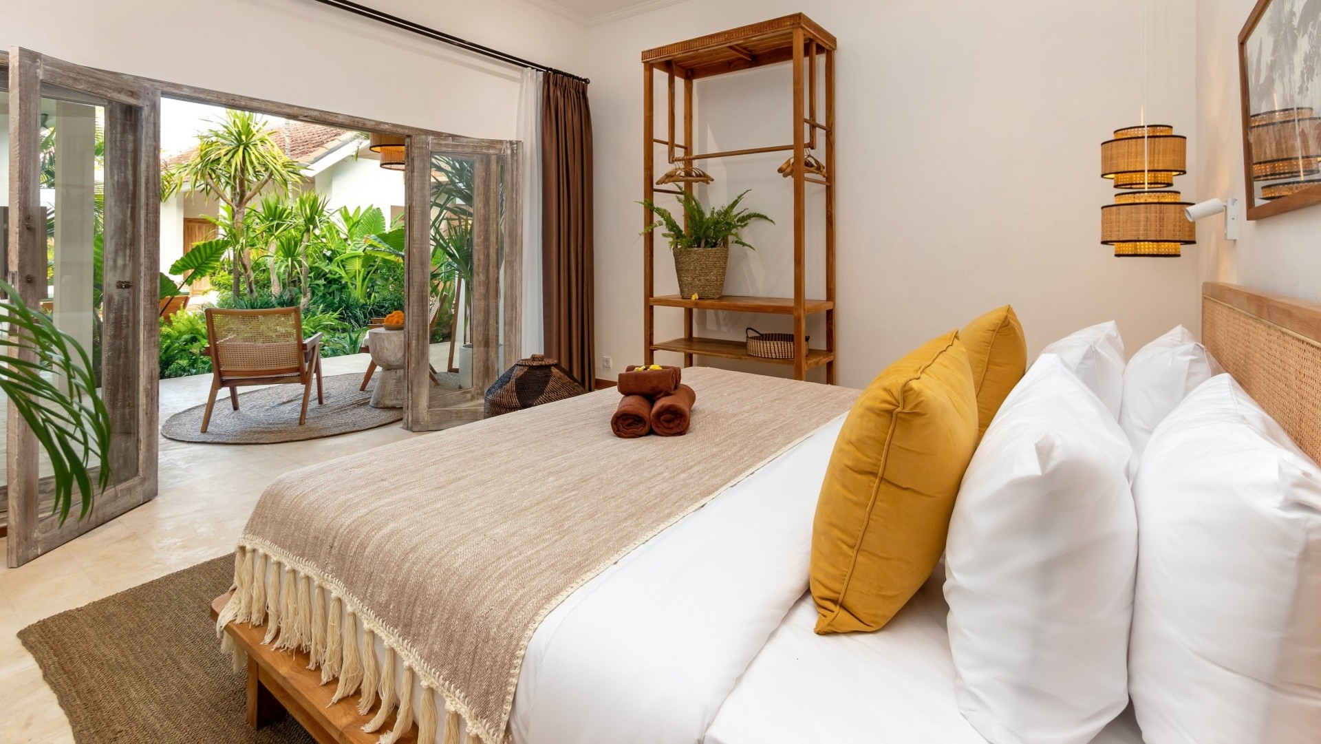Cozy 4BR Villa with Amazing Pool Area, Bali Villa 2210