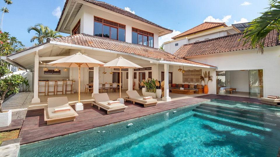 Amazing 4BR Villa With Pool in Bali, Bali Villa 2211