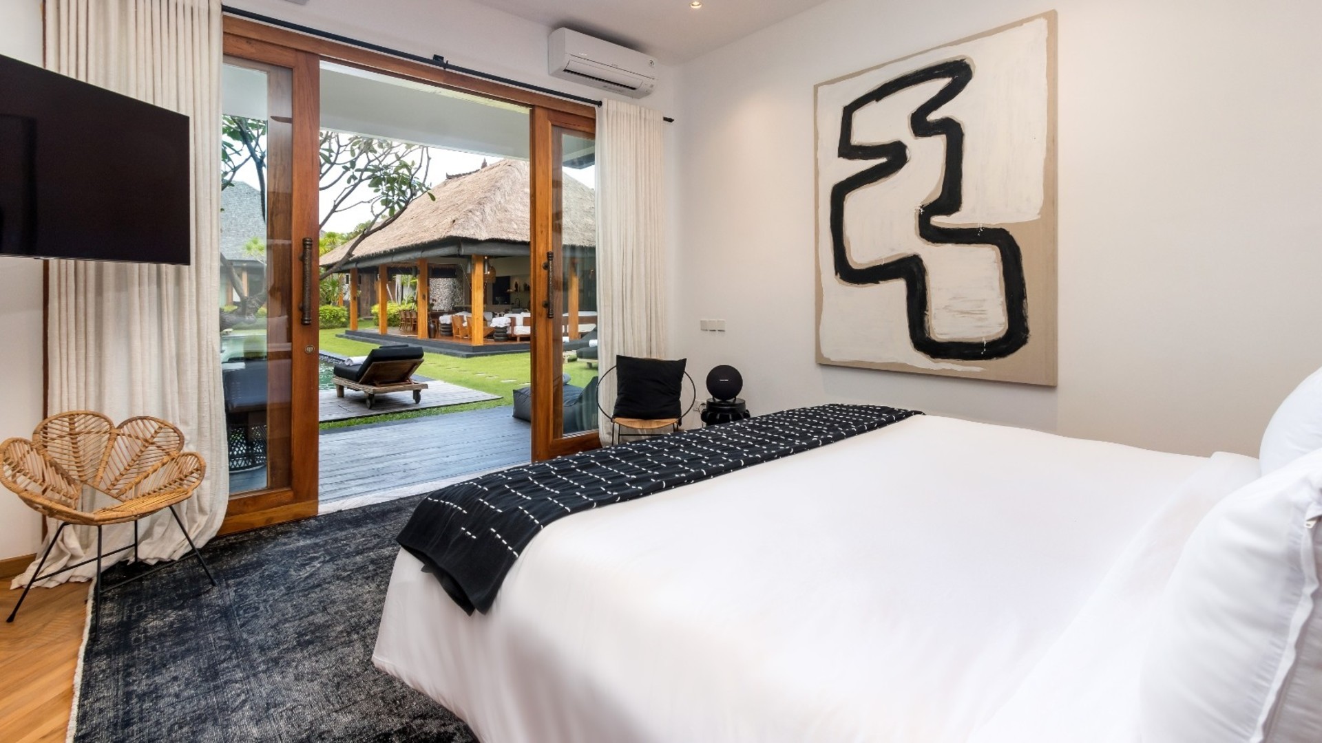 Cheerful 3BR Villa W/ Pool & Garden, Bali Villa 2213
