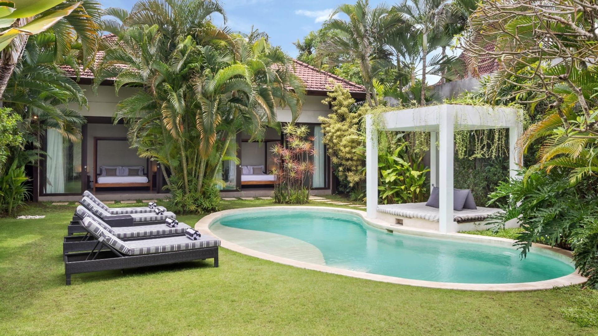 Cozy 2BR Villa W/Amazing Pool Area, Bali Villa 2216