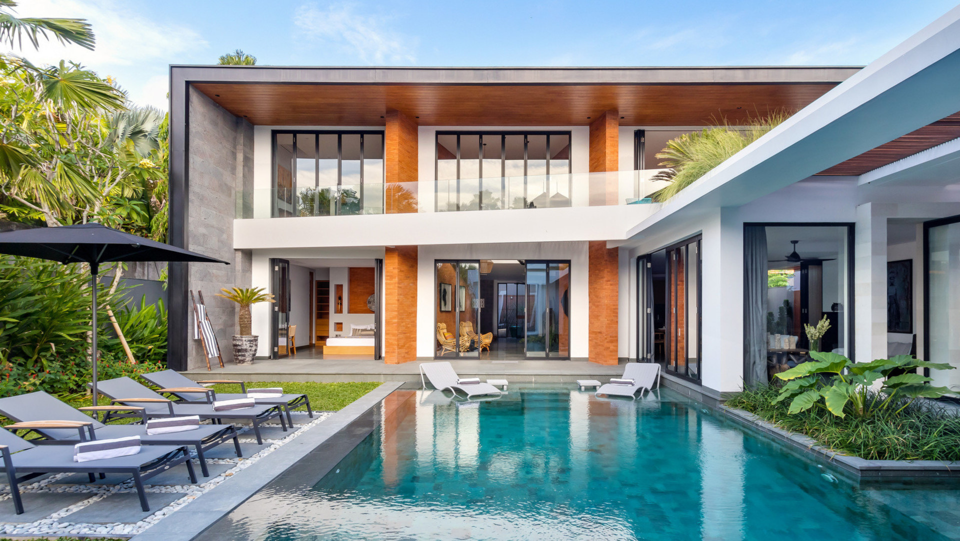 Cheerful 4BR Villa W/ Pool & Balcony, Bali Villa 2219