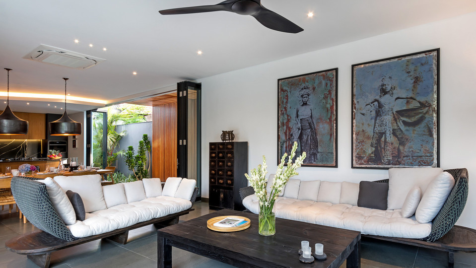 Cheerful 4BR Villa W/ Pool & Balcony, Bali Villa 2219