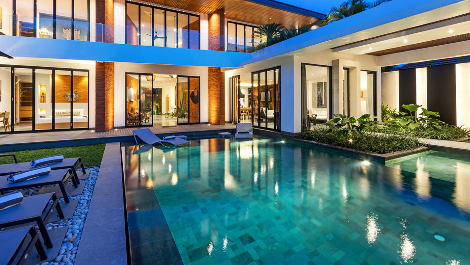 Cheerful 4BR Villa W/ Pool & Balcony, Bali Villa 2219