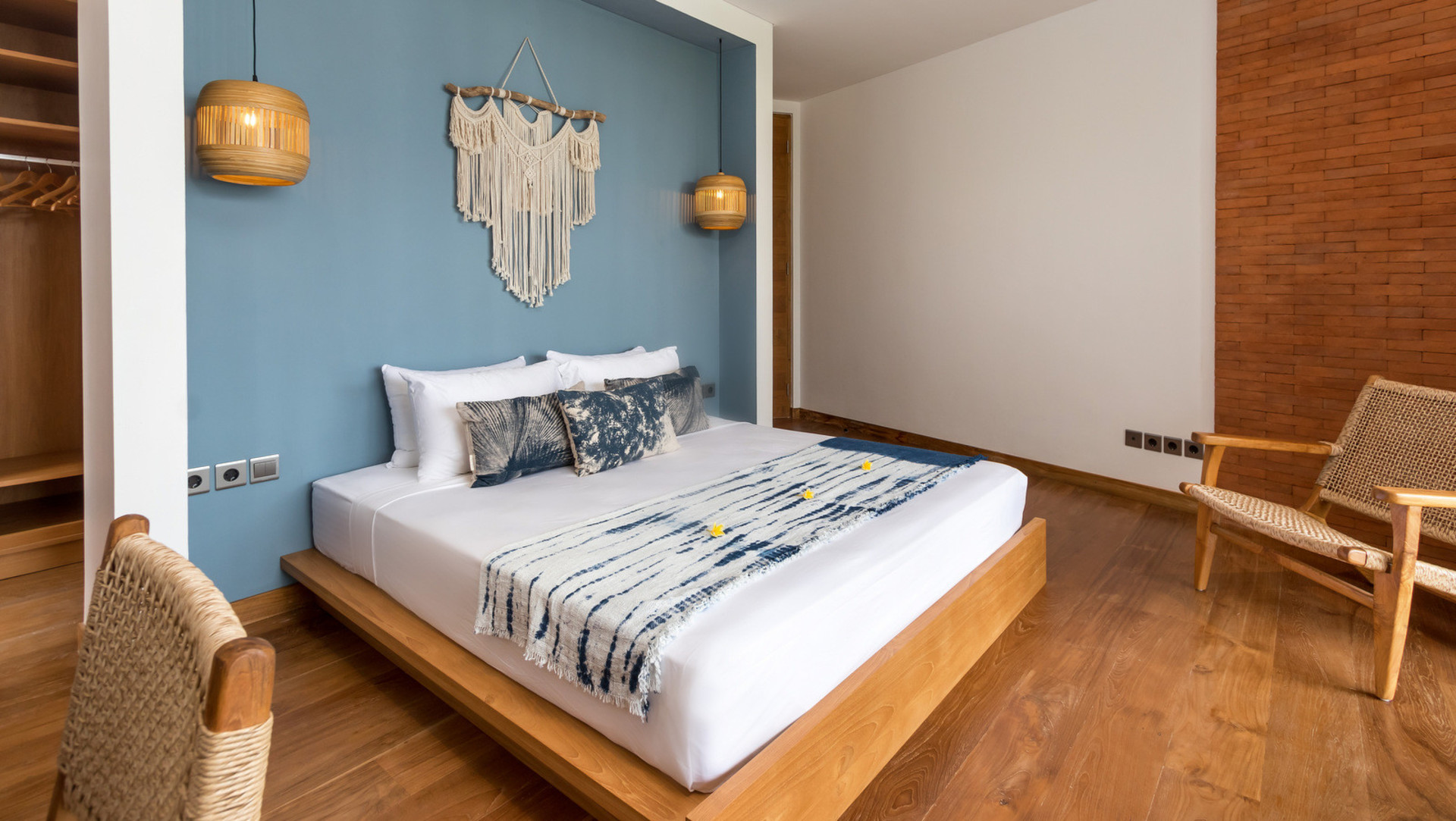 Cheerful 4BR Villa W/ Pool & Balcony, Bali Villa 2219