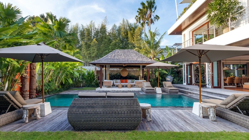 Modern 4BR Villa W/ Pool & Balcony, Bali Villa 2220