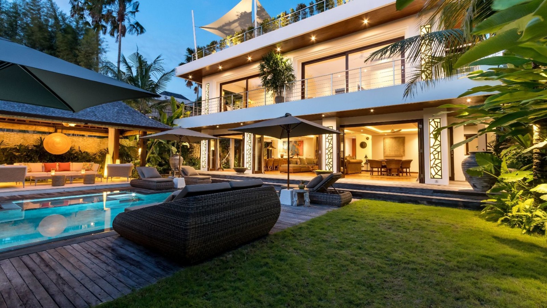 Modern 4BR Villa W/ Pool & Balcony, Bali Villa 2220