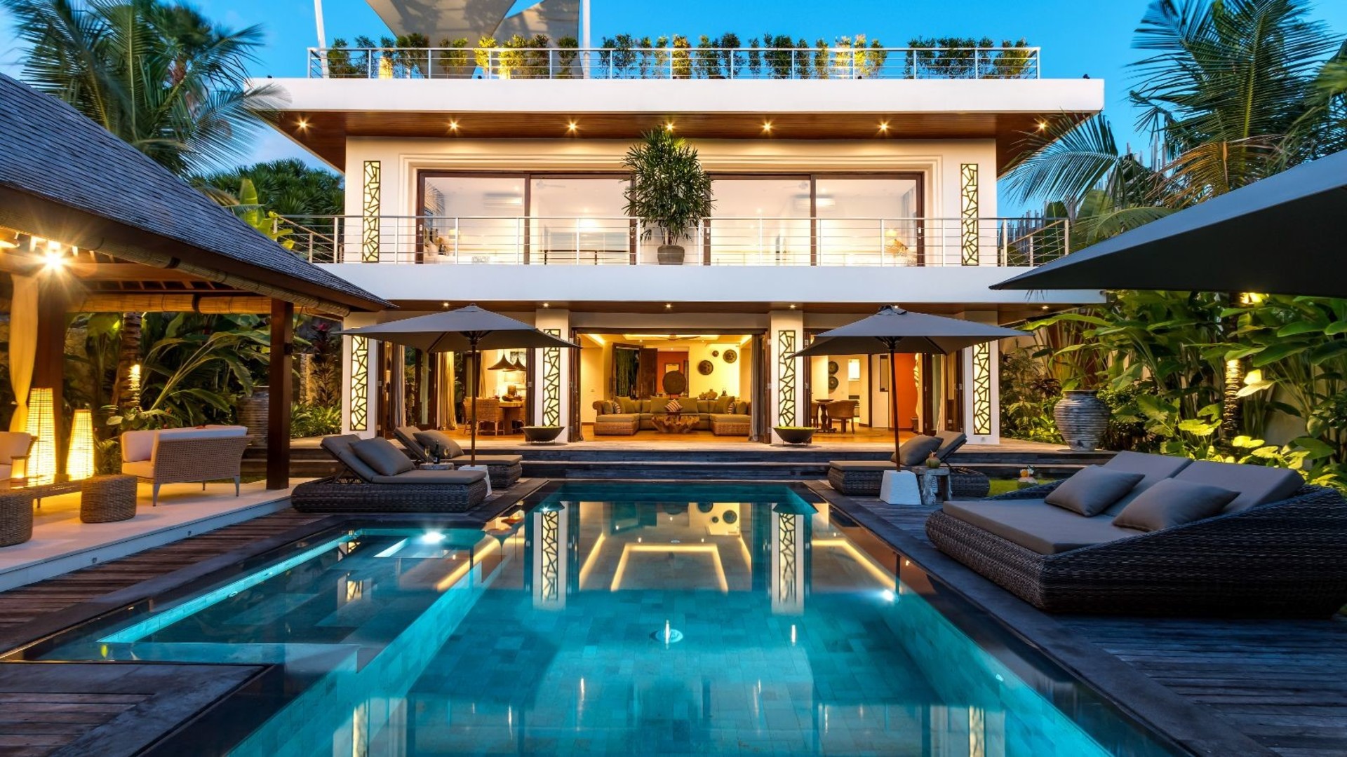 Modern 4BR Villa W/ Pool & Balcony, Bali Villa 2220