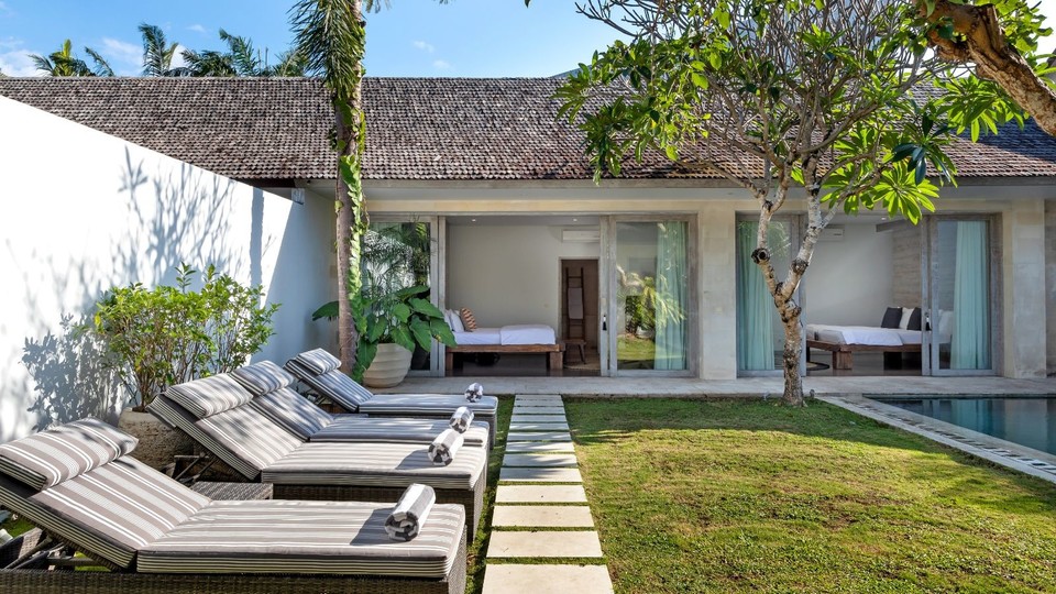 Sunny 3BR Villa Close to Beach W/ Pool, Bali Villa 2225