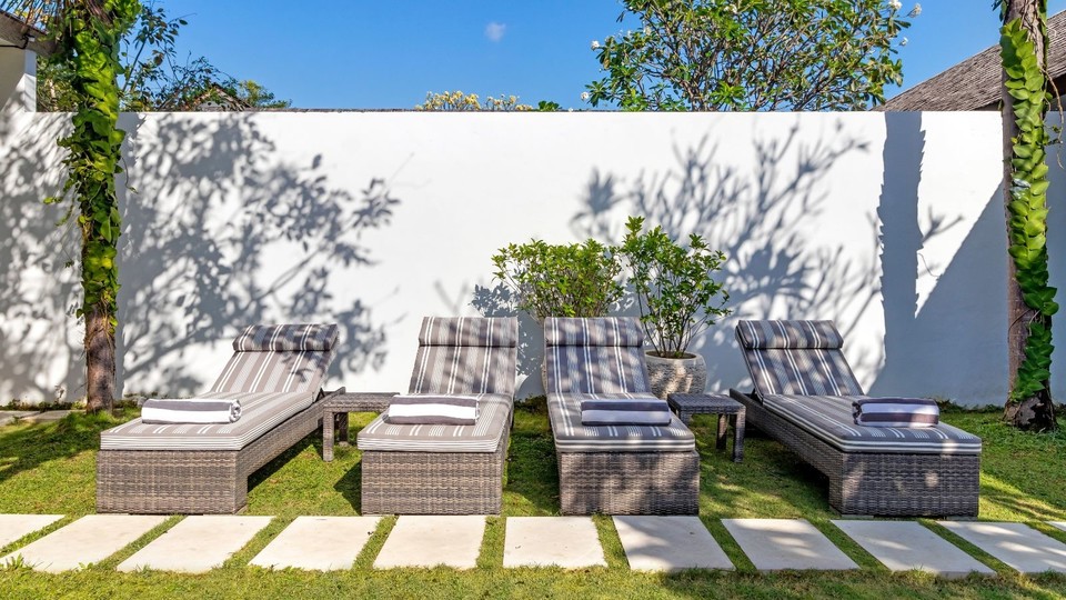 Sunny 3BR Villa Close to Beach W/ Pool, Bali Villa 2225