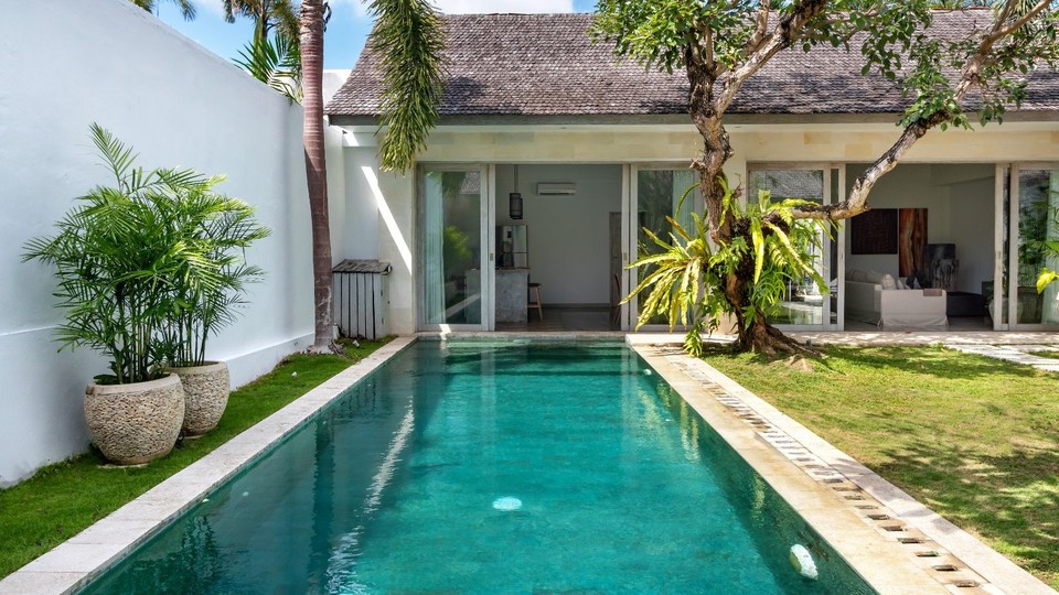 Sunny 3BR Villa Close to Beach W/ Pool, Bali Villa 2225, CANGGU, Indonesia