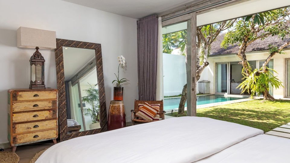 Sunny 3BR Villa Close to Beach W/ Pool, Bali Villa 2225