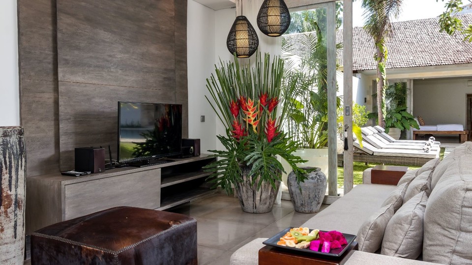 Sunny 3BR Villa Close to Beach W/ Pool, Bali Villa 2225