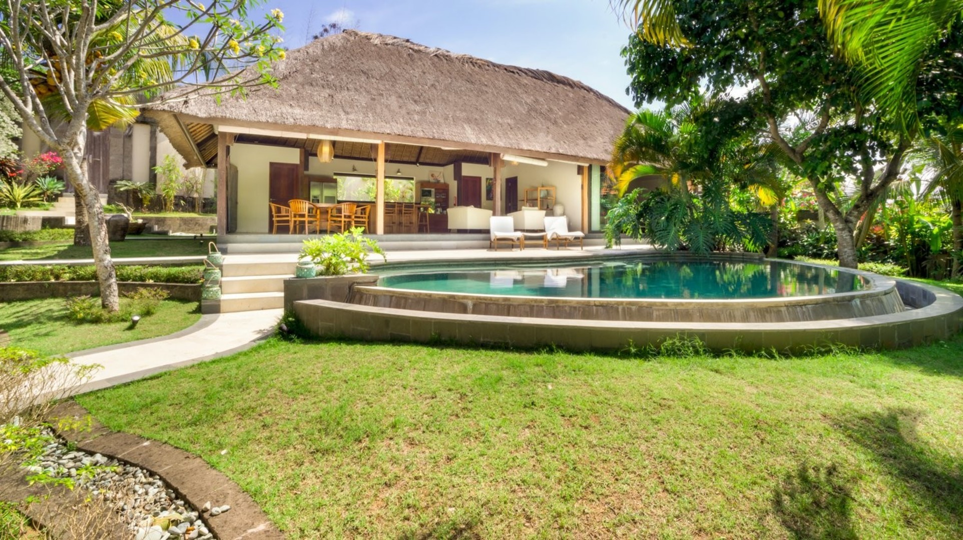 Spacious 2BR Villa W/ Pool & Garden, Bali Villa 2227