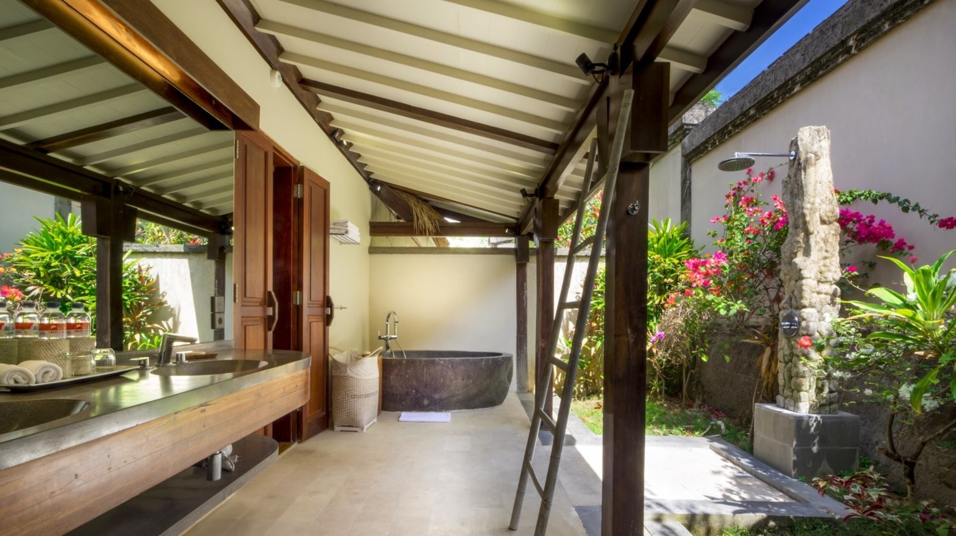 Spacious 2BR Villa W/ Pool & Garden, Bali Villa 2227