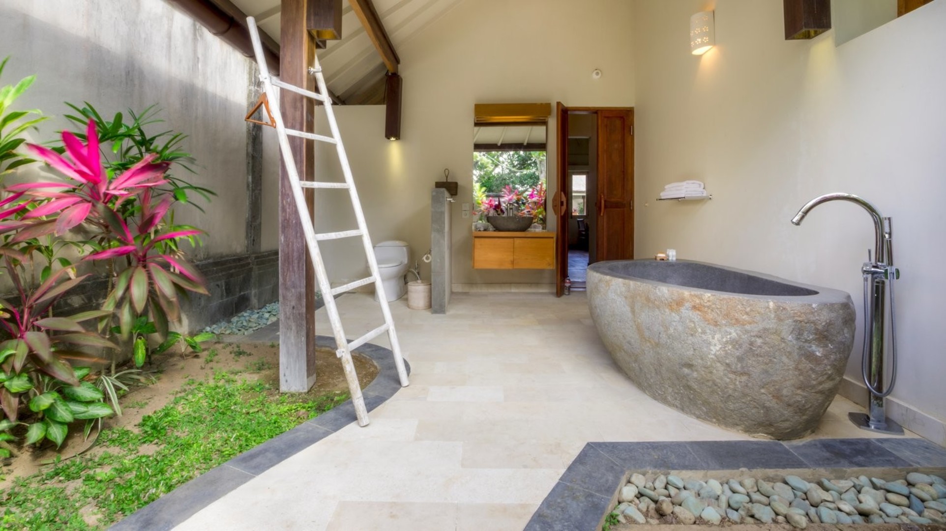 Fantastic 3BR Villa W/ Pool & Garden, Bali Villa 2228