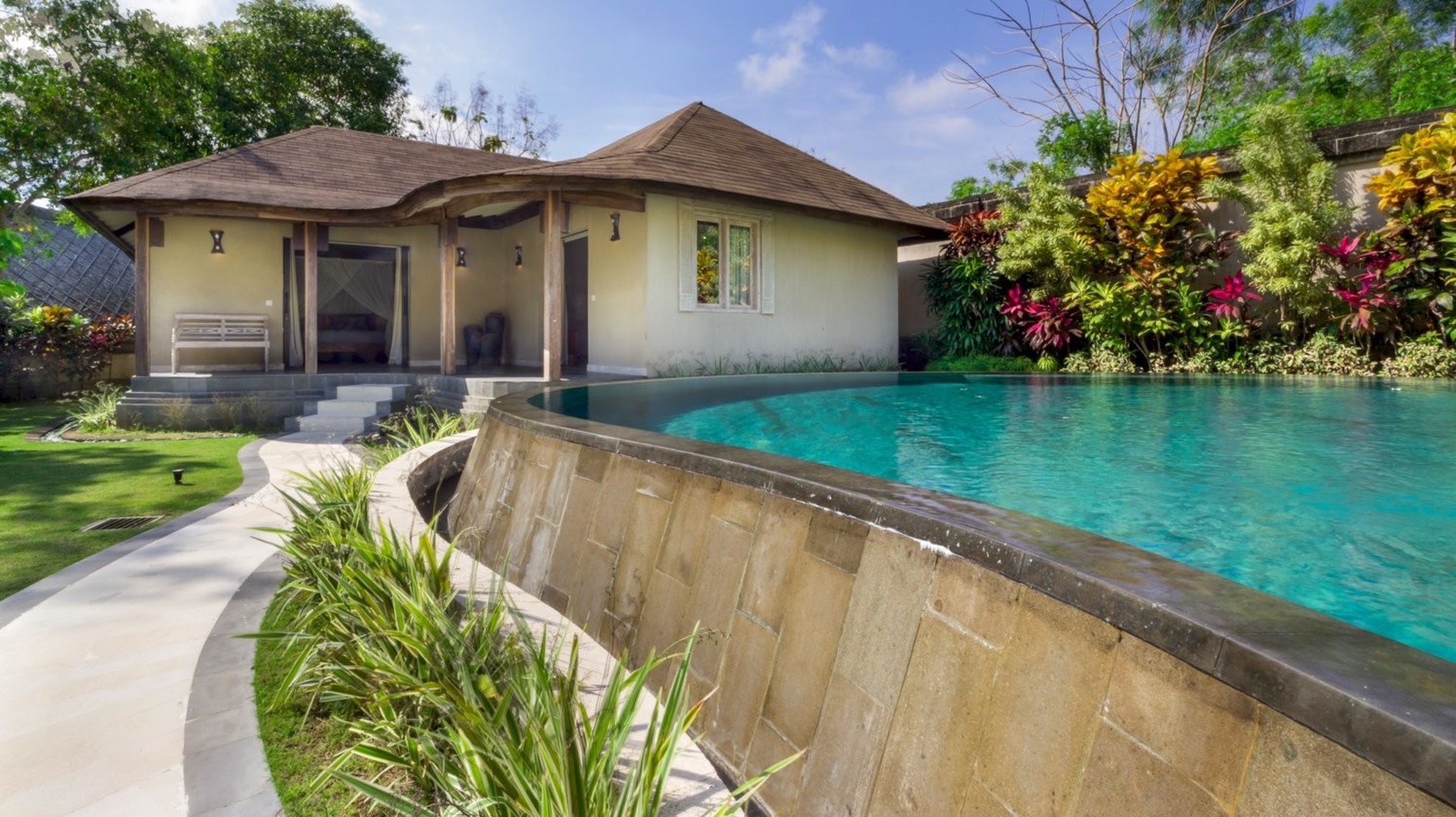 Fantastic 3BR Villa W/ Pool & Garden, Bali Villa 2228