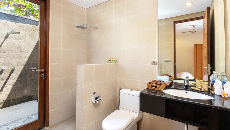 Spacious 4BR Villa W/ Pool & Garden, Bali Villa 2233