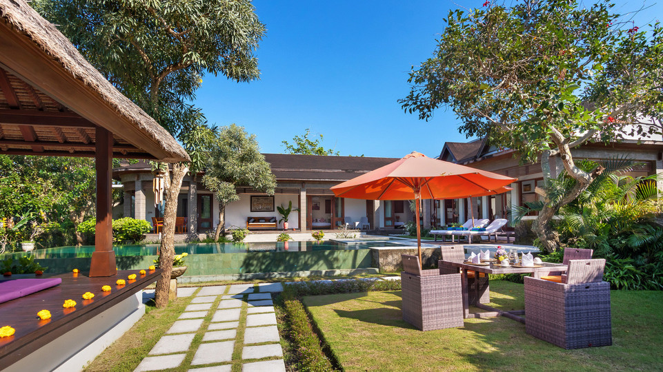 Spacious 4BR Villa W/ Pool & Garden, Bali Villa 2233