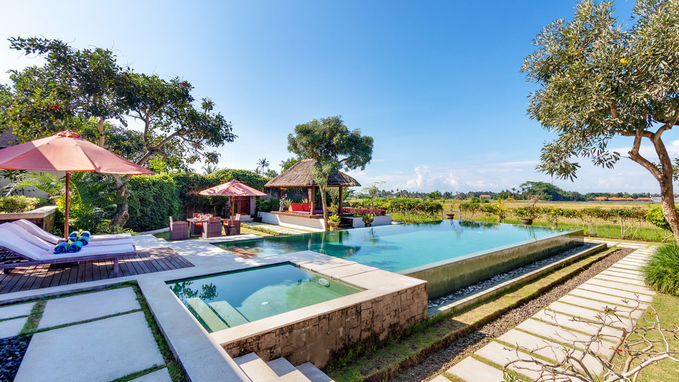 Spacious 4BR Villa W/ Pool & Garden, Bali Villa 2233