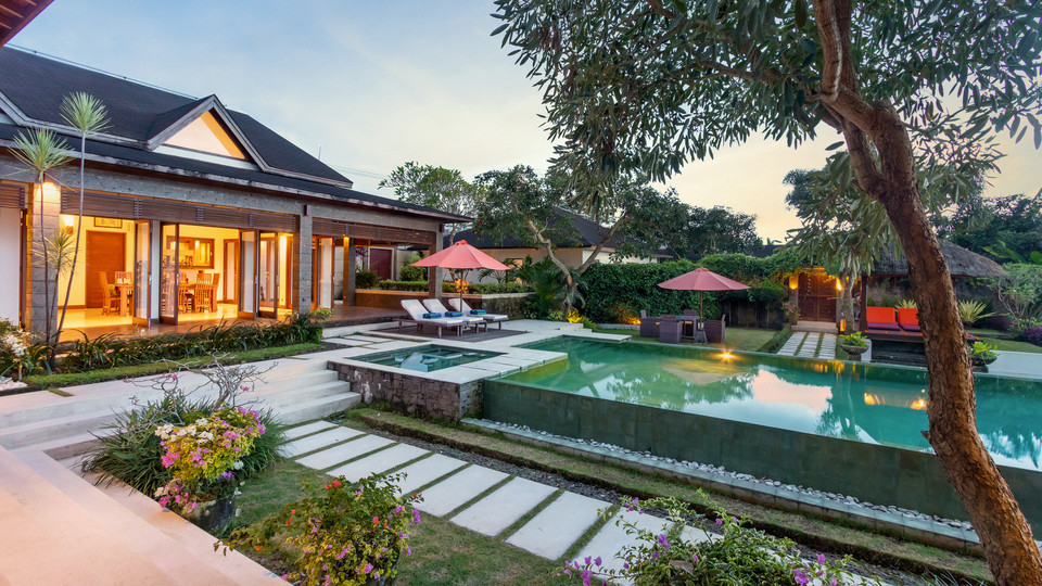 Spacious 4BR Villa W/ Pool & Garden, Bali Villa 2233