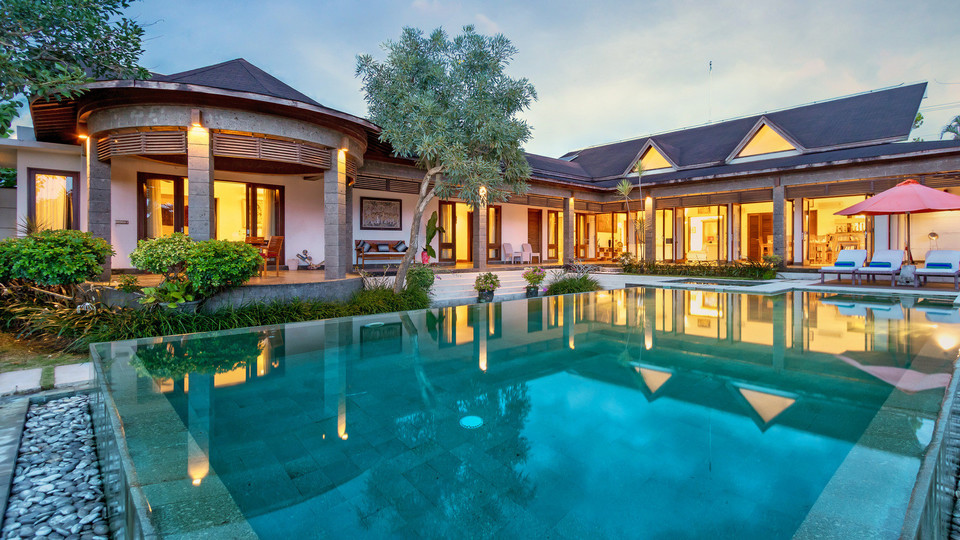 Spacious 4BR Villa W/ Pool & Garden, Bali Villa 2233