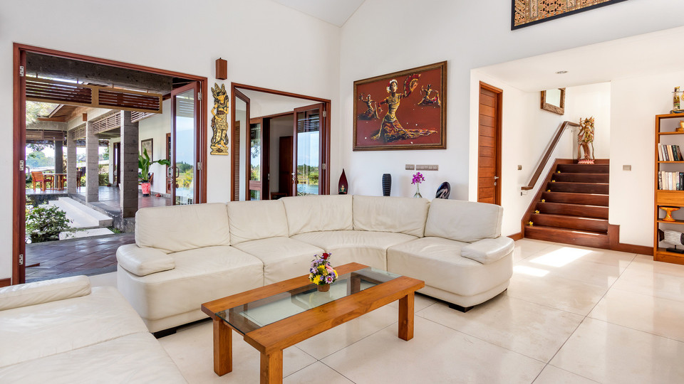 Spacious 4BR Villa W/ Pool & Garden, Bali Villa 2233