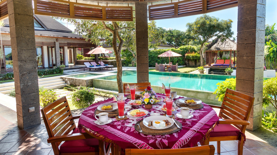 Spacious 4BR Villa W/ Pool & Garden, Bali Villa 2233