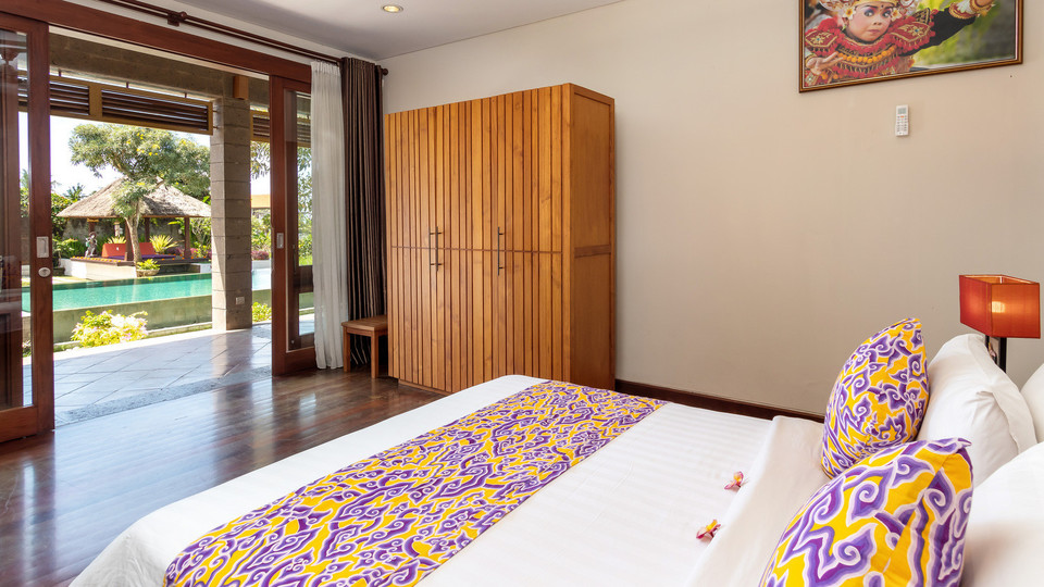 Spacious 4BR Villa W/ Pool & Garden, Bali Villa 2233