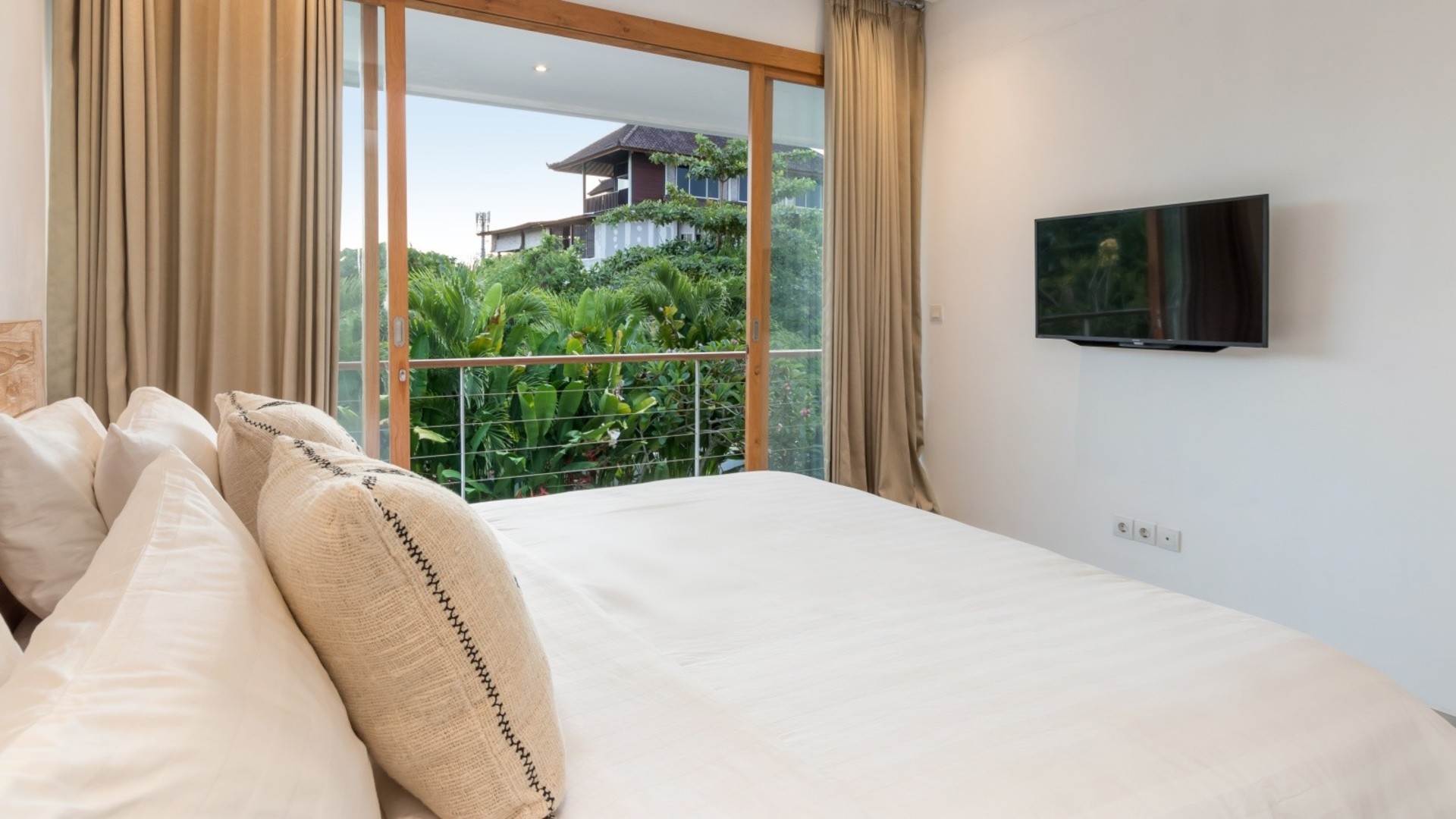 Enjoy Fully Equipped 4BR Villa W/ Pool & Garden, Bali Villa 2236