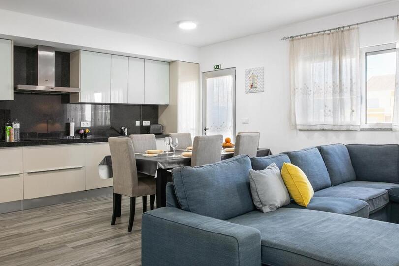 Luxurious 2BR apartment Family Friendly with balcony, Leiria Apartment 1006