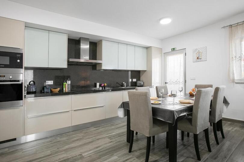 Luxurious 2BR apartment Family Friendly with balcony, Leiria Apartment 1006