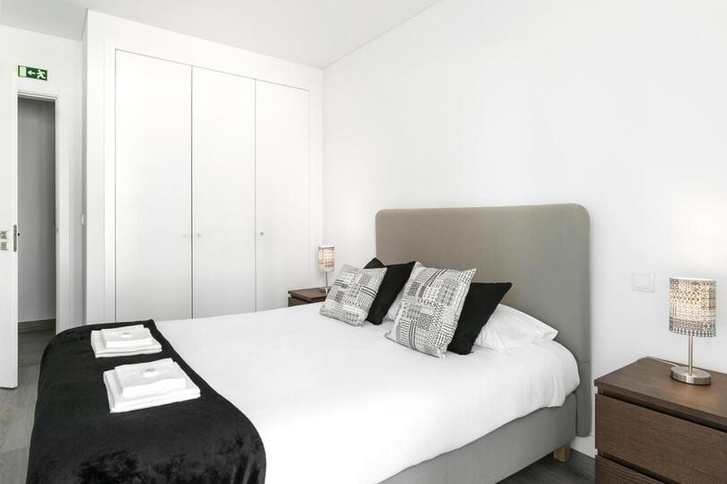 Luxurious 2BR apartment Family Friendly with balcony, Leiria Apartment 1006