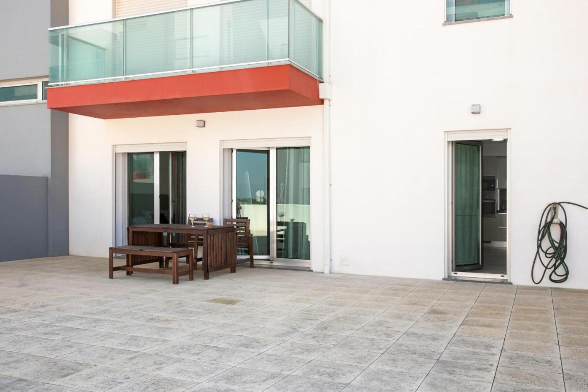 Luxurious 2BR apartment Family Friendly with balcony, Leiria Apartment 1006