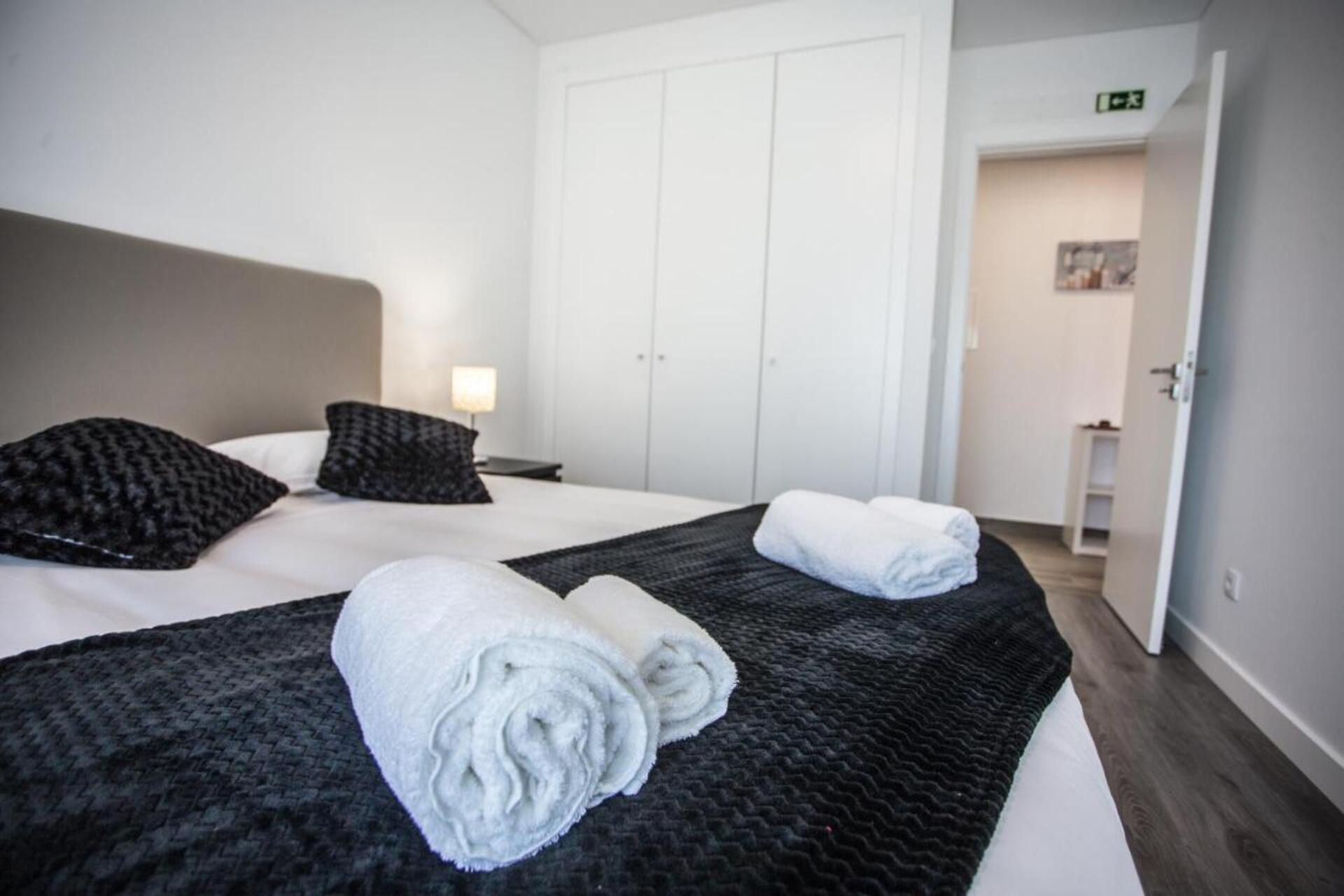 Luxurious 2BR apartment Family Friendly with balcony, Leiria Apartment 1006