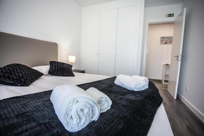 Luxurious 2BR apartment Family Friendly with balcony, Leiria Apartment 1006