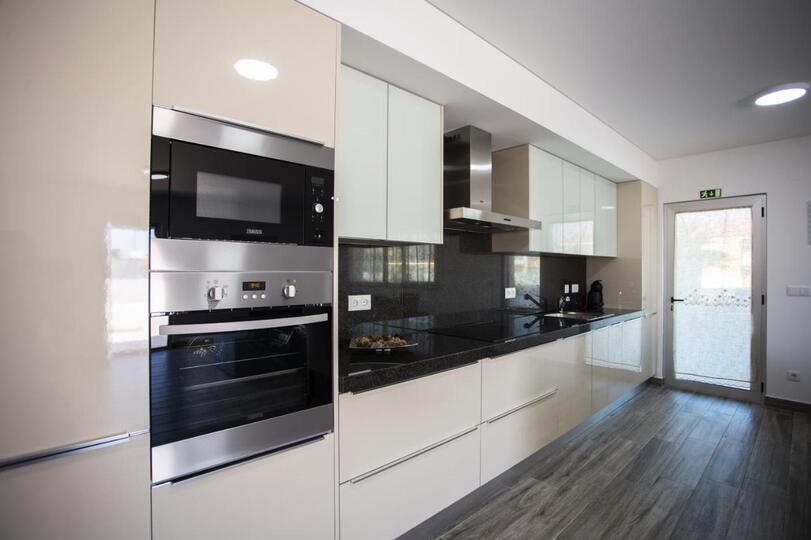 Luxurious 2BR apartment Family Friendly with balcony, Leiria Apartment 1006