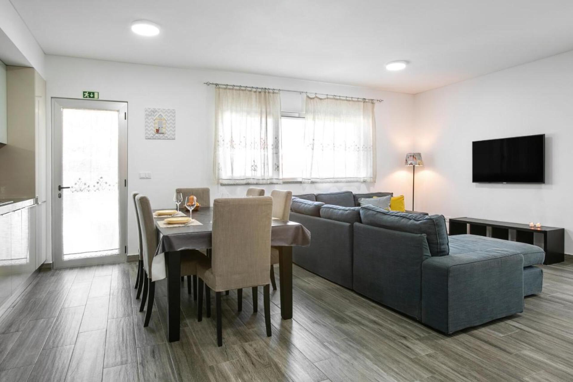 Luxurious 2BR apartment Family Friendly with balcony, Leiria Apartment 1006