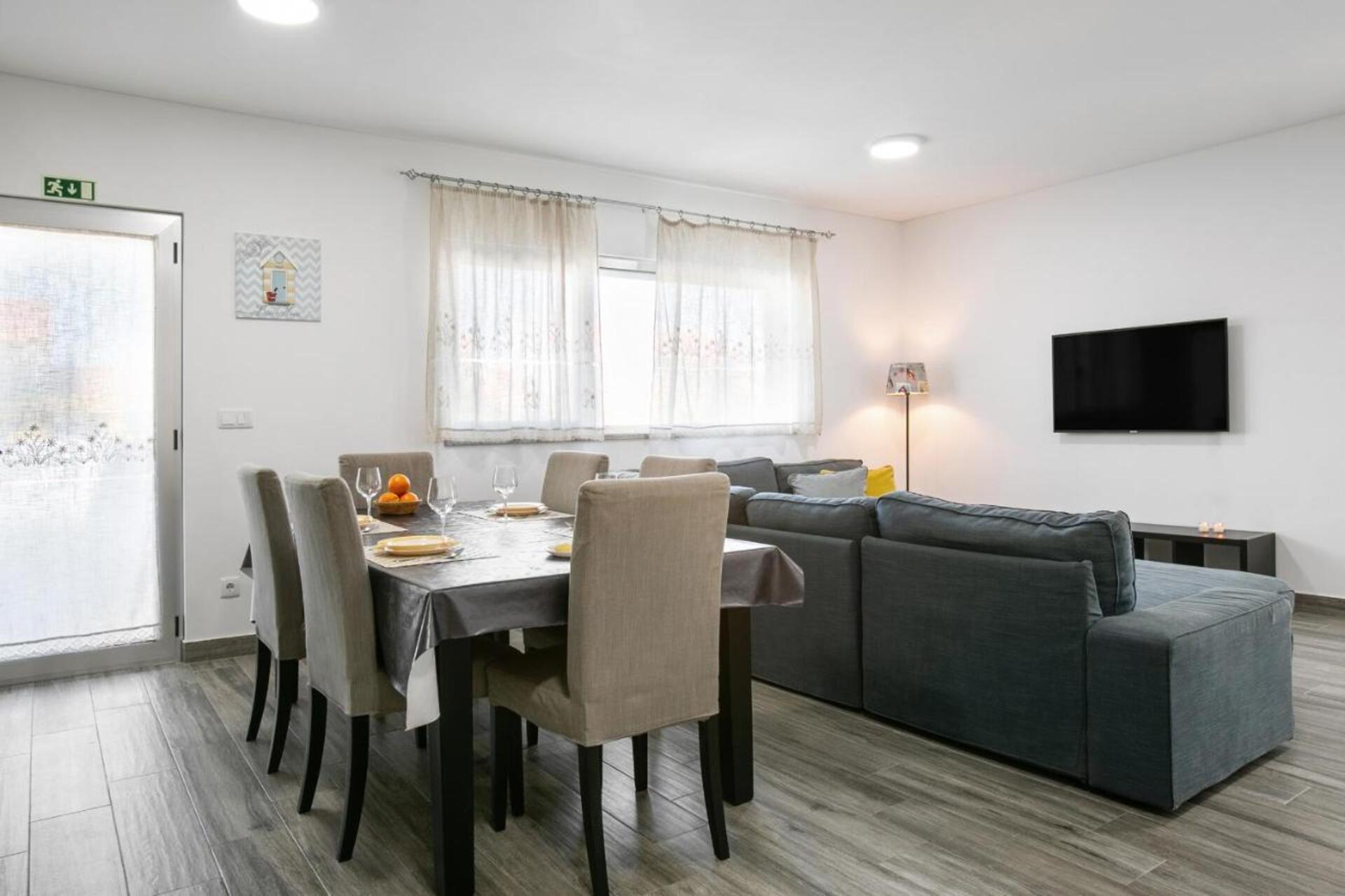 Luxurious 2BR apartment Family Friendly with balcony, Leiria Apartment 1006