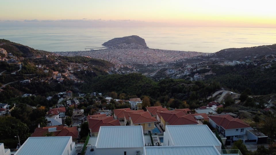 5 Star Villa Summit – Panoramic Mountain & Sea Escape