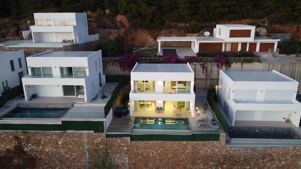 5 Star Villa Summit – Panoramic Mountain & Sea Escape