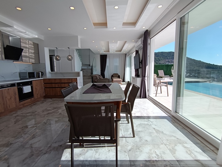 5 Star Villa Summit – Panoramic Mountain & Sea Escape