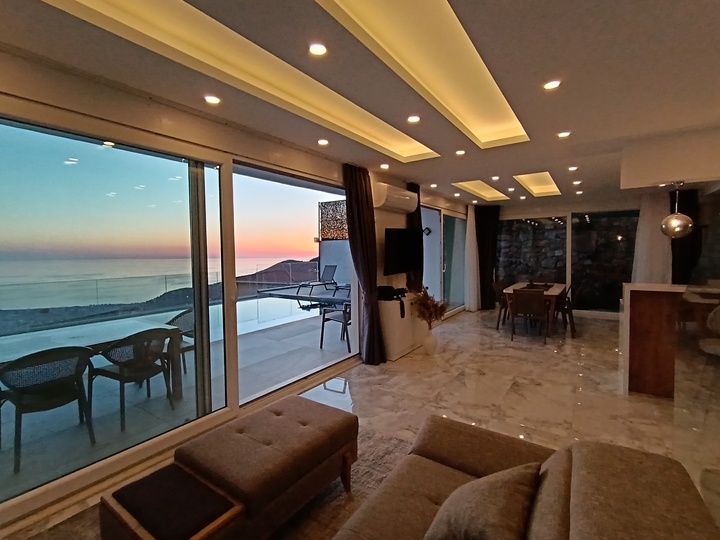 5 Star Villa Summit – Panoramic Mountain & Sea Escape