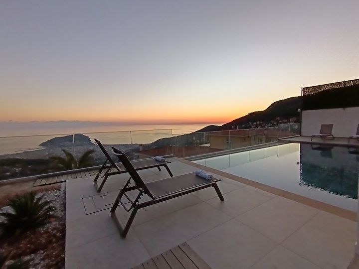 5 Star Villa Summit – Panoramic Mountain & Sea Escape