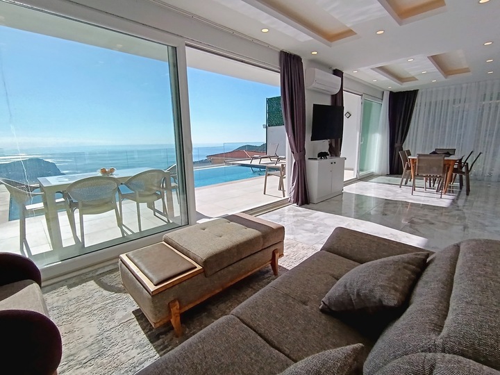 5 Star Villa Summit – Panoramic Mountain & Sea Escape