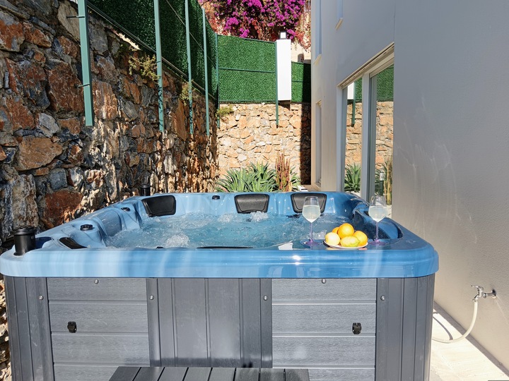 5 Star Villa Summit – Panoramic Mountain & Sea Escape