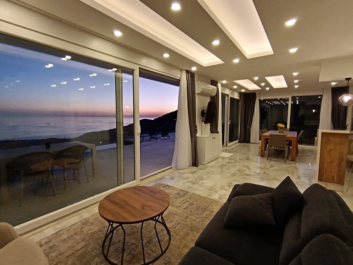 5 Star Villa Horizon – Mountain & Sea Escape