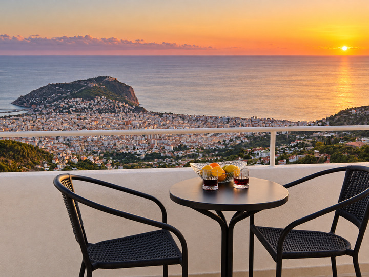 5 Star Villa Horizon – Mountain & Sea Escape
